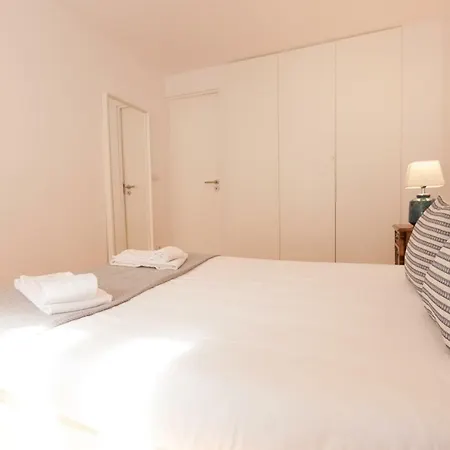 Moniz Blue One-bedroom - By Lu Holidays Apartment